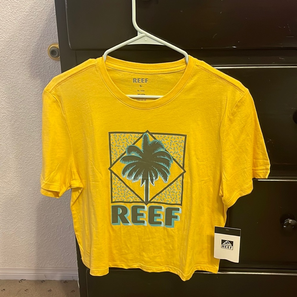 Beachy cropped REEF t-shirt